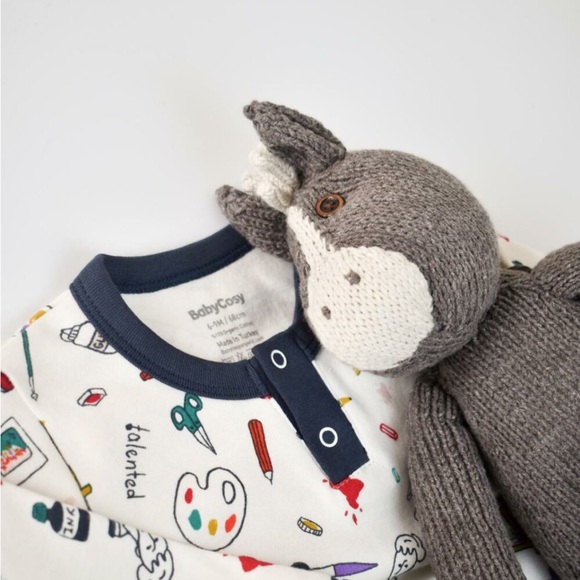 Organic Comfort Meets Adorable Design: 2-Piece Little People Set - Picture 4 of 8